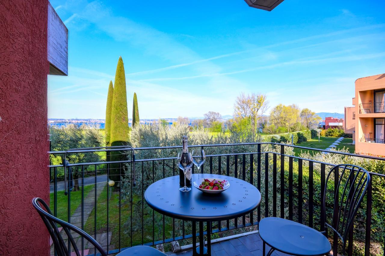 Holiday Sirmione Apartments Экстерьер фото